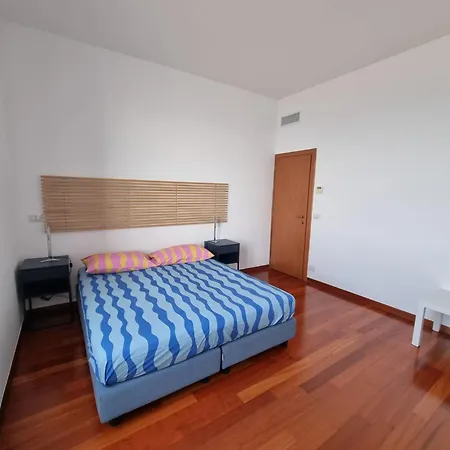 Seafront Holidays & Workstays Lägenhet *