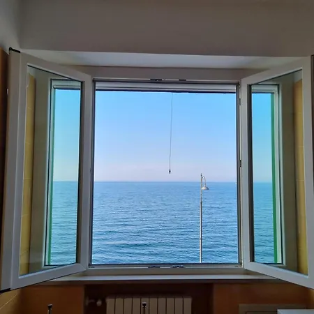 Seafront Holidays & Workstays Lägenhet