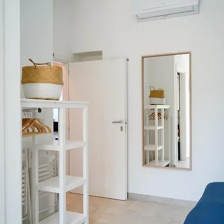 Seafront Holidays & Workstays - Mare & Sole Appartement