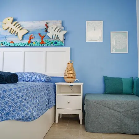 Seafront Holidays & Workstays דירה