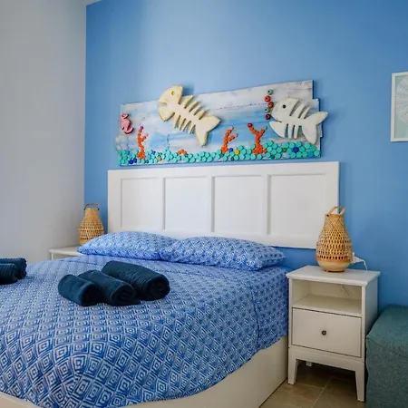 Seafront Holidays & Workstays דירה