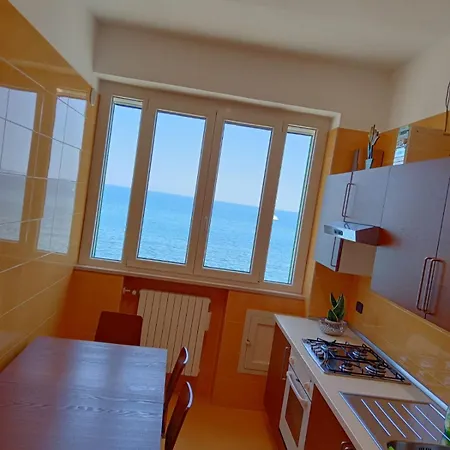 Seafront Holidays & Workstays דירה מולפטה