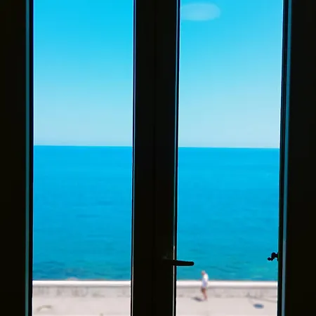 Seafront Holidays & Workstays - Mare & Sole * モルフェッタ